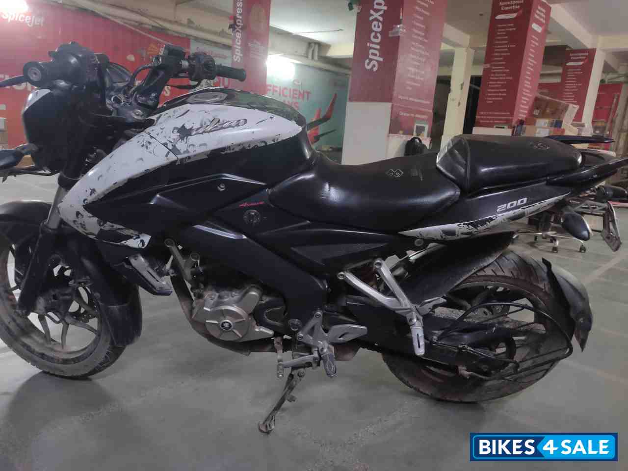 Bajaj Pulsar 200 NS