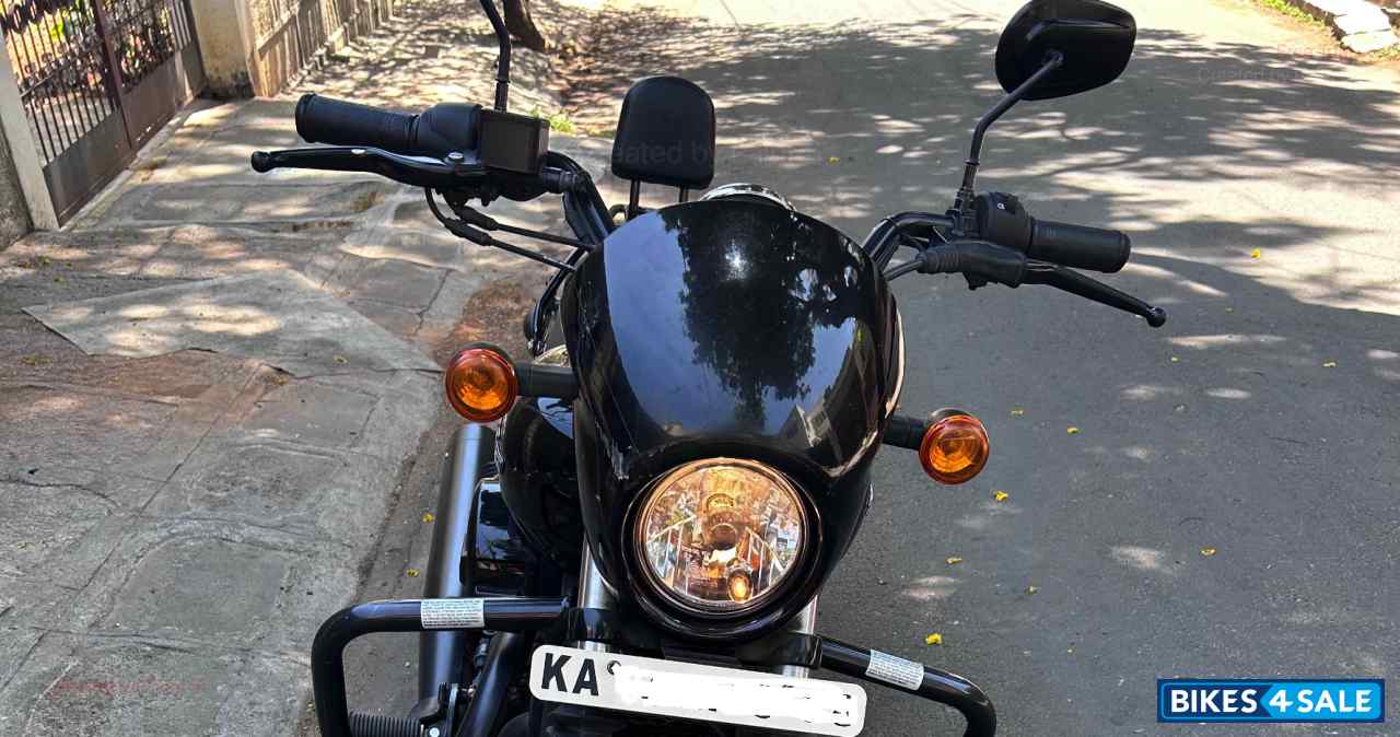 Black Harley Davidson Street 750