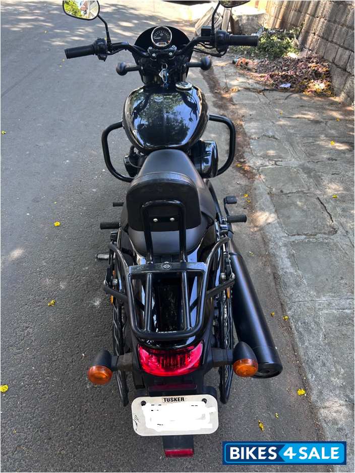 Black Harley Davidson Street 750