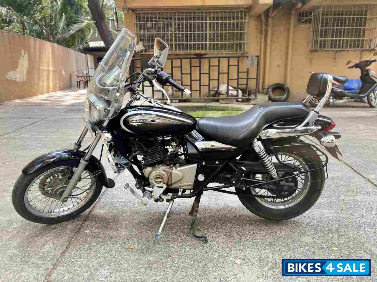 Dark Brown Bajaj Avenger Street 220 BS6