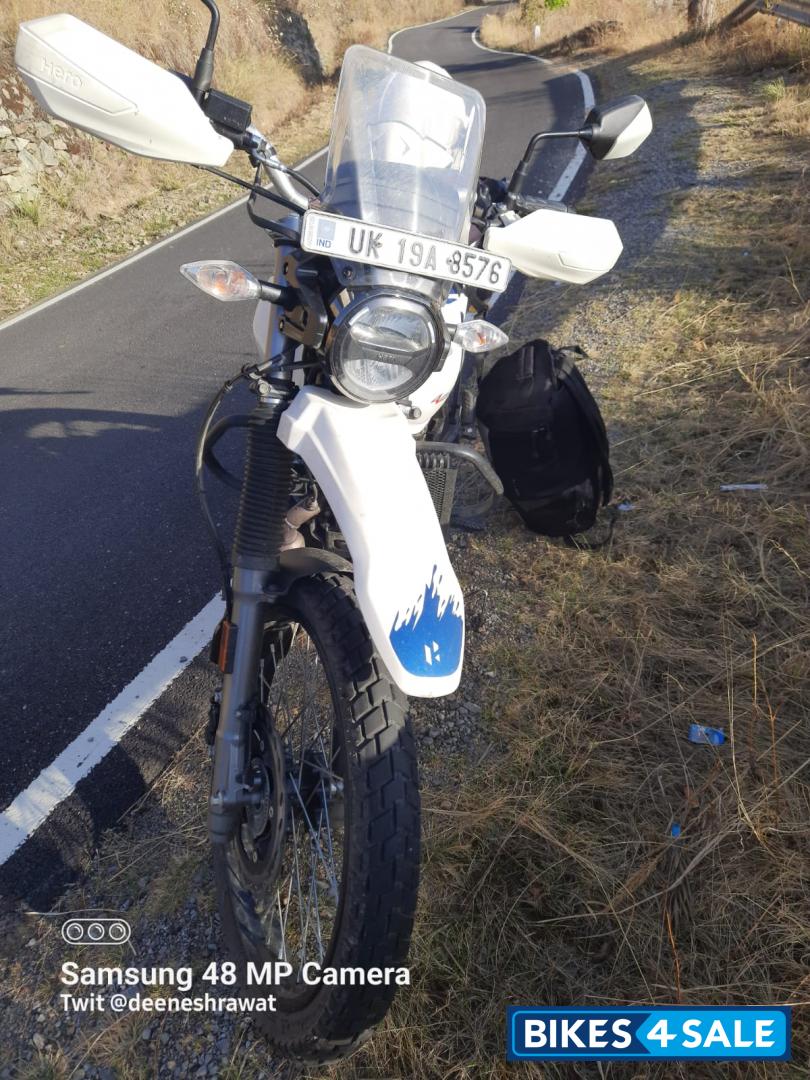 White / Blue Hero Xpulse 200 4V