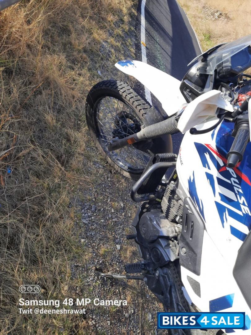 White / Blue Hero Xpulse 200 4V