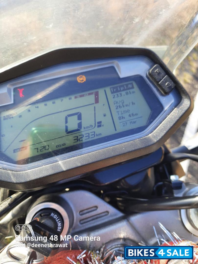 White / Blue Hero Xpulse 200 4V