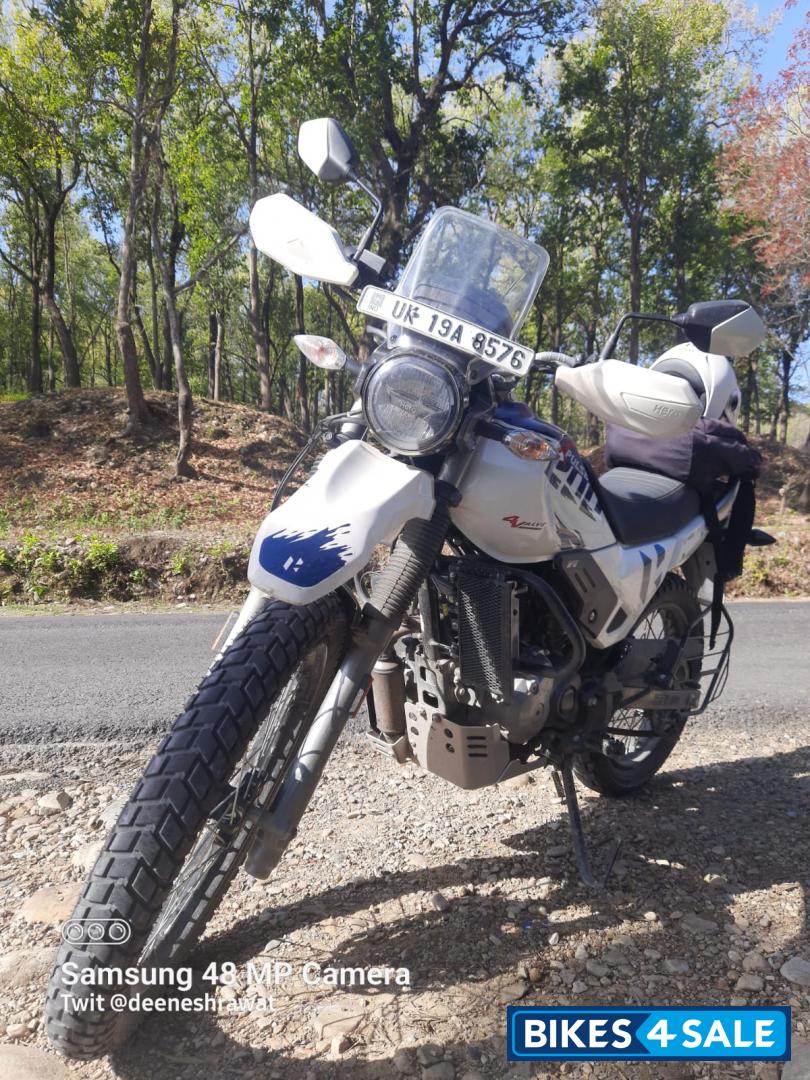 White / Blue Hero Xpulse 200 4V