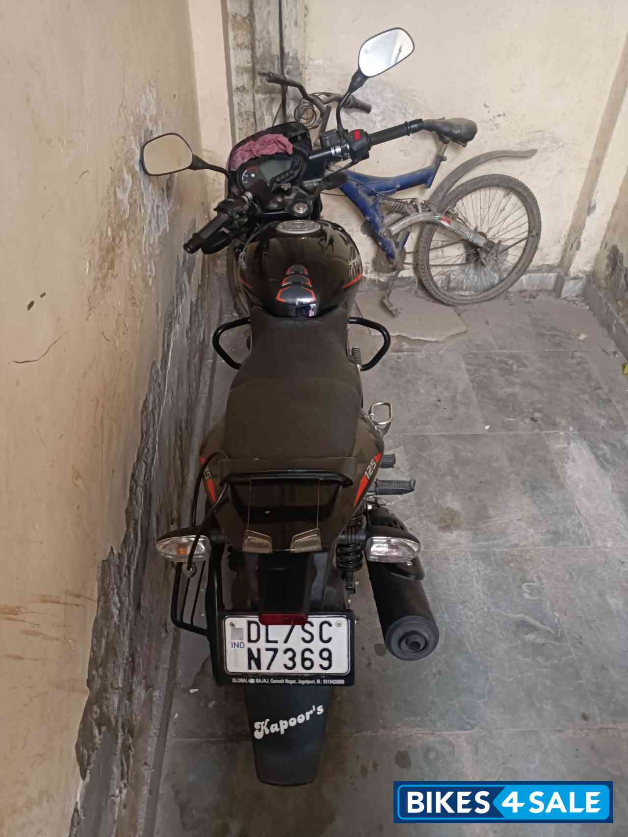 Black Bajaj Pulsar 125 Split Seat