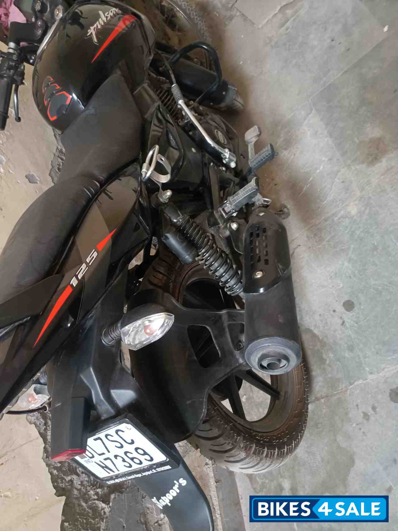 Black Bajaj Pulsar 125 Split Seat