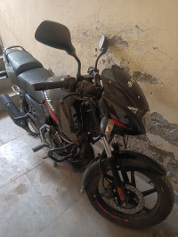 Black Bajaj Pulsar 125 Split Seat