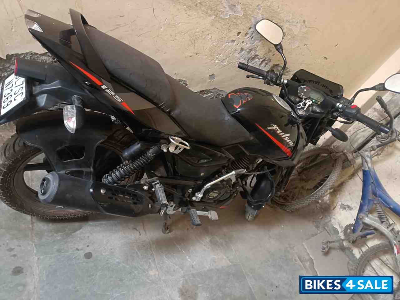 Black Bajaj Pulsar 125 Split Seat