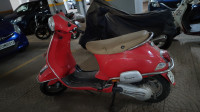 Red Vespa LX 125