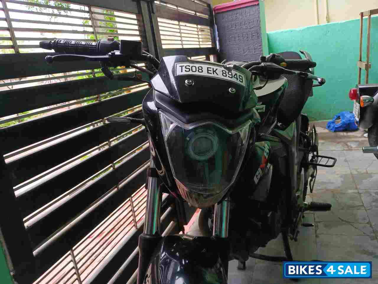 Black Suzuki Gixxer 150