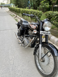 Black Royal Enfield Bullet Standard 350