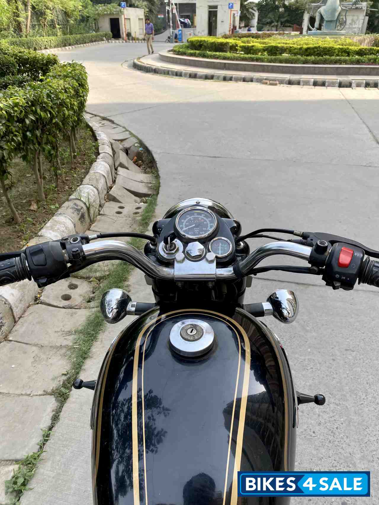 Black Royal Enfield Bullet Standard 350