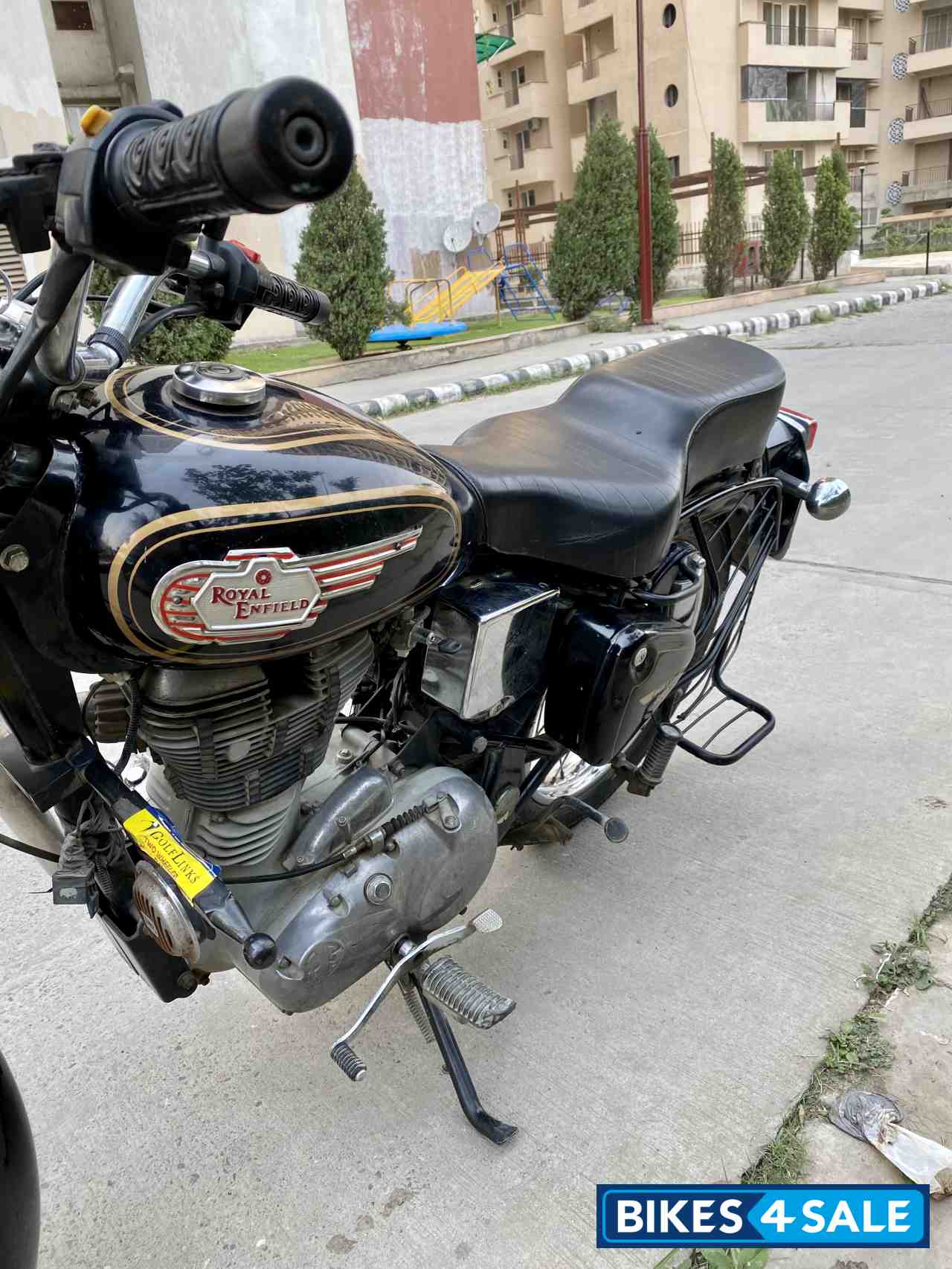Black Royal Enfield Bullet Standard 350