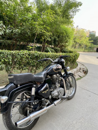 Black Royal Enfield Bullet Standard 350