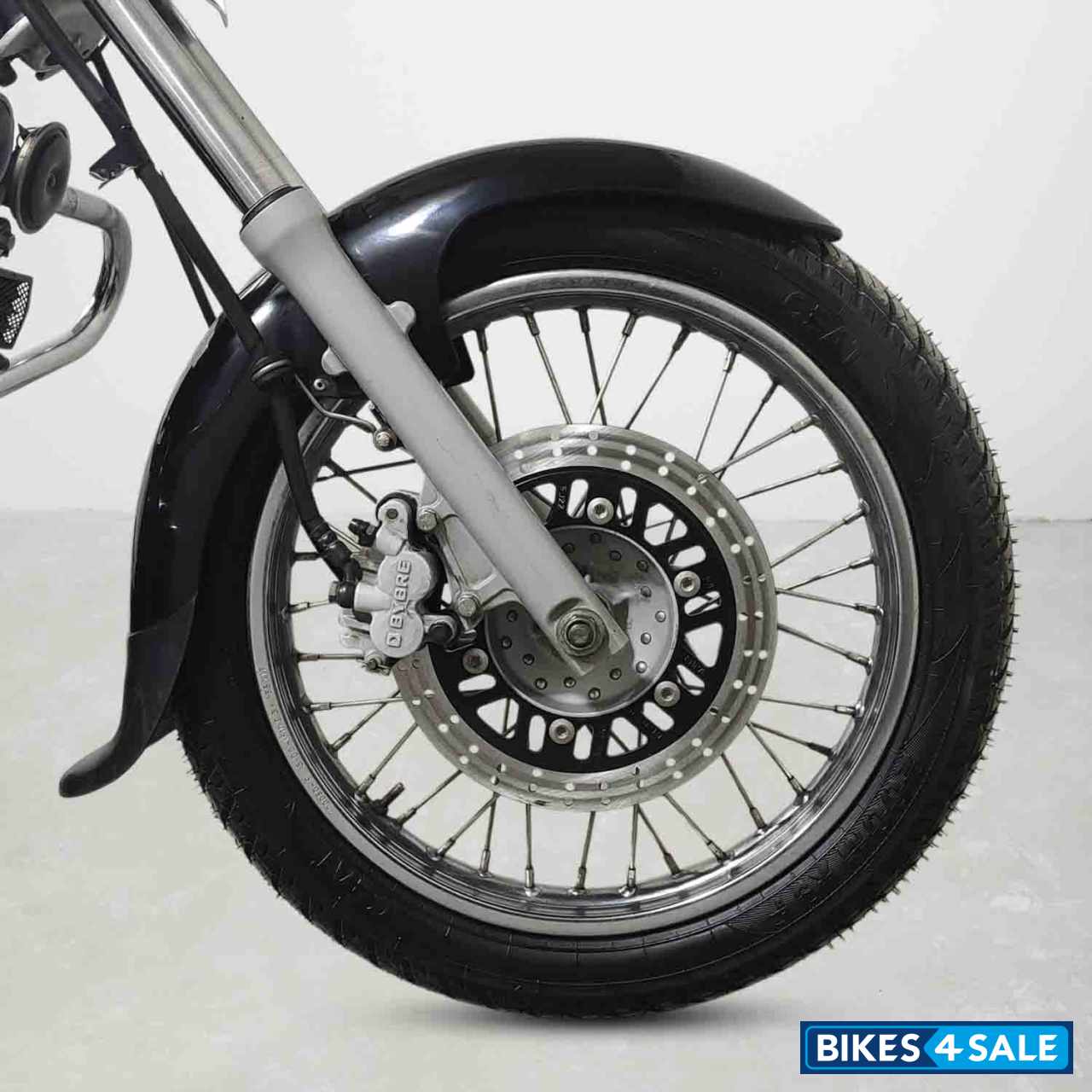 Bajaj Avenger 180 DTS-i