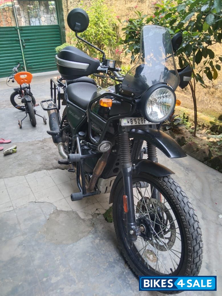 Black Royal Enfield Himalayan BS VI