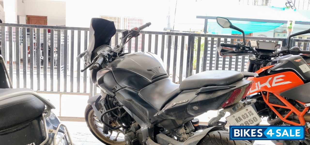 Matte Black Bajaj Dominar 400 ABS BS6