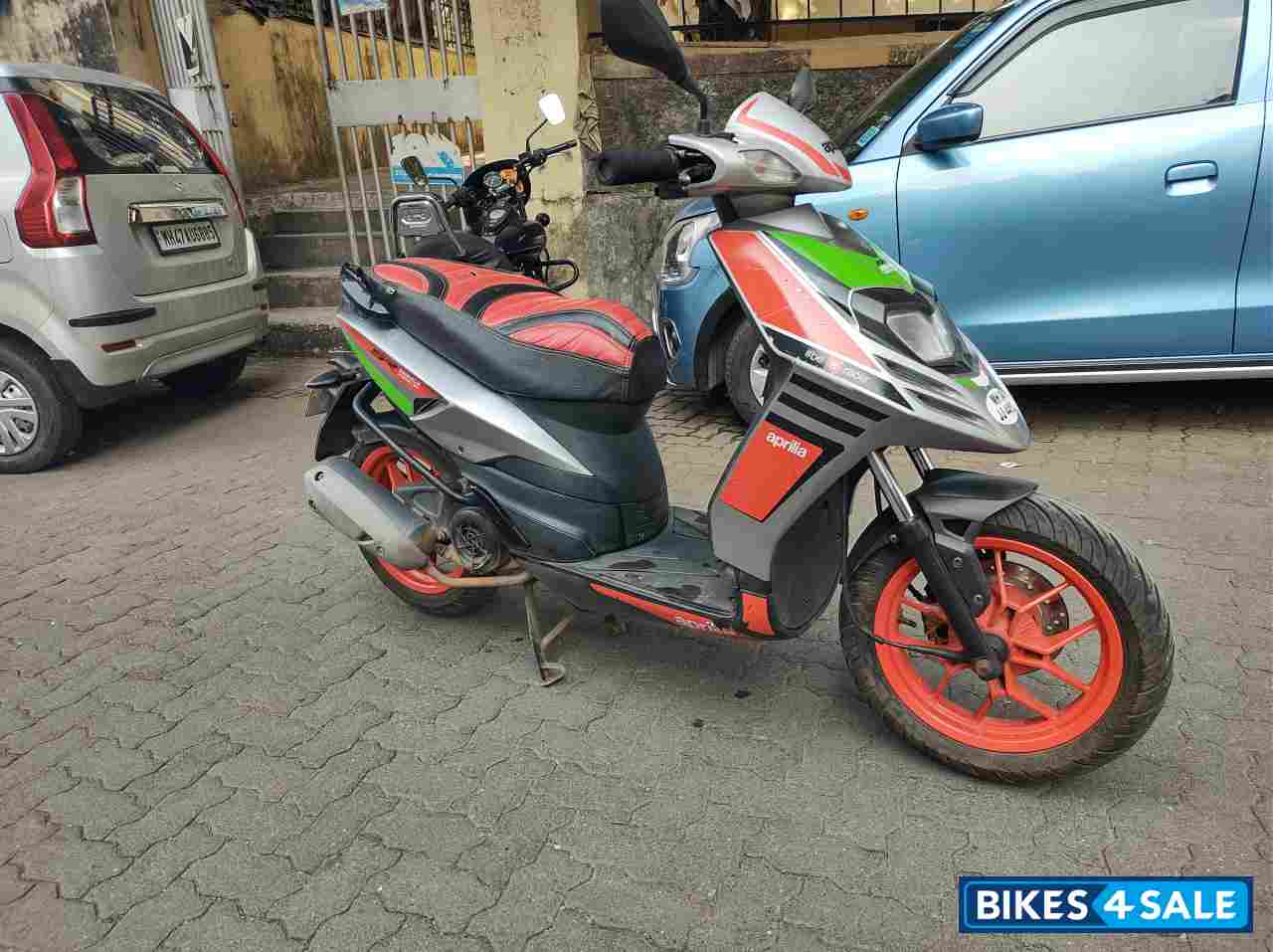 Silver Red Aprilia SR 150 Race Silver Red Aprilia SR 150 Race