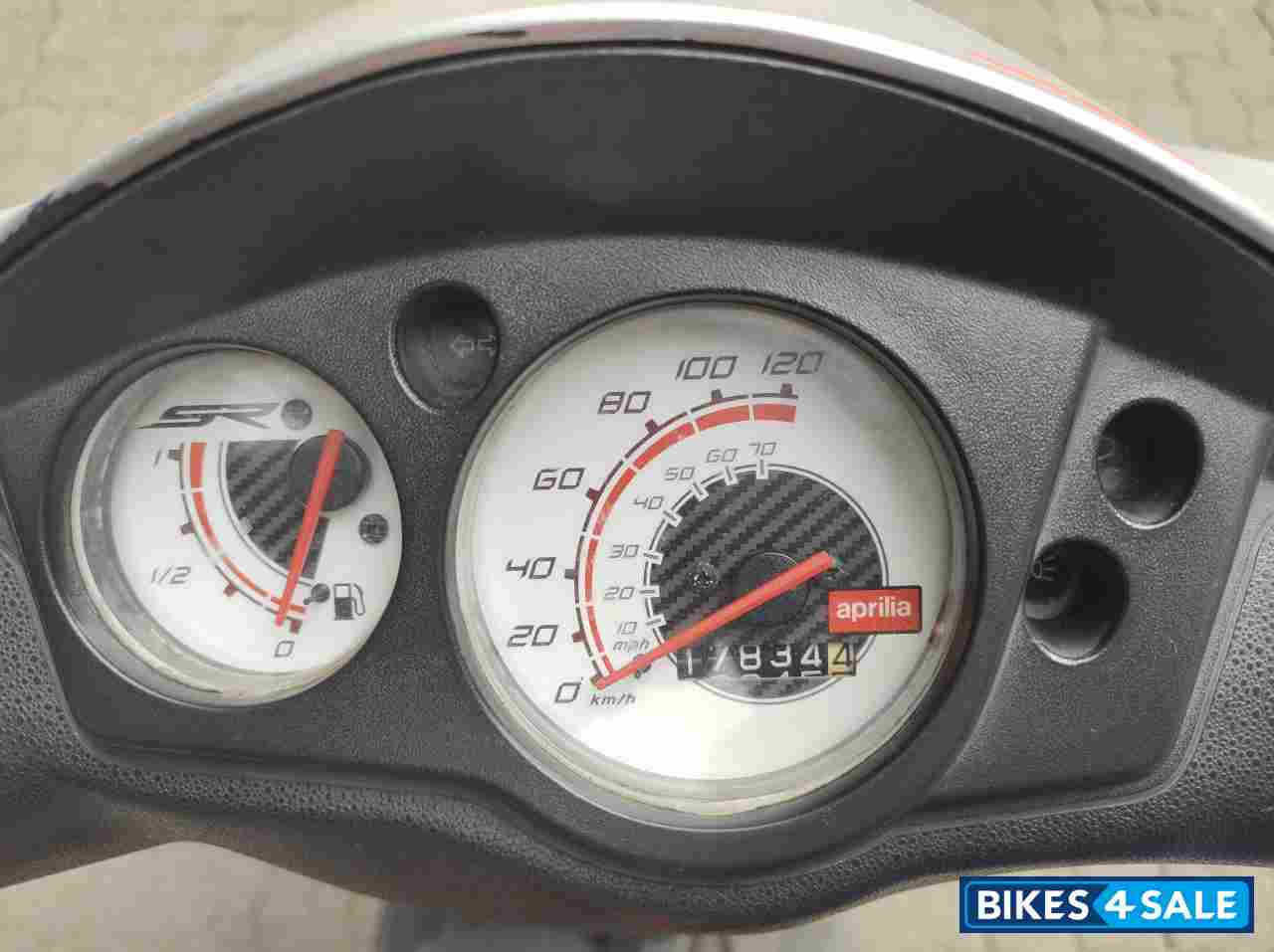 Silver Red Aprilia SR 150 Race Silver Red Aprilia SR 150 Race