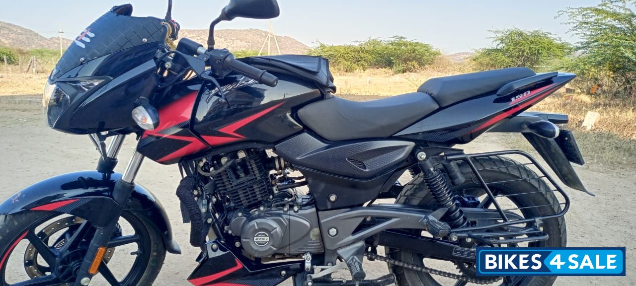 Bajaj Pulsar P150 Twin Disc Split Seat