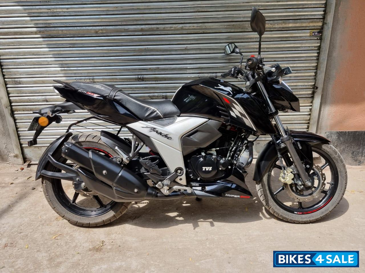 Balck TVS Apache RTR 160 4V BS6