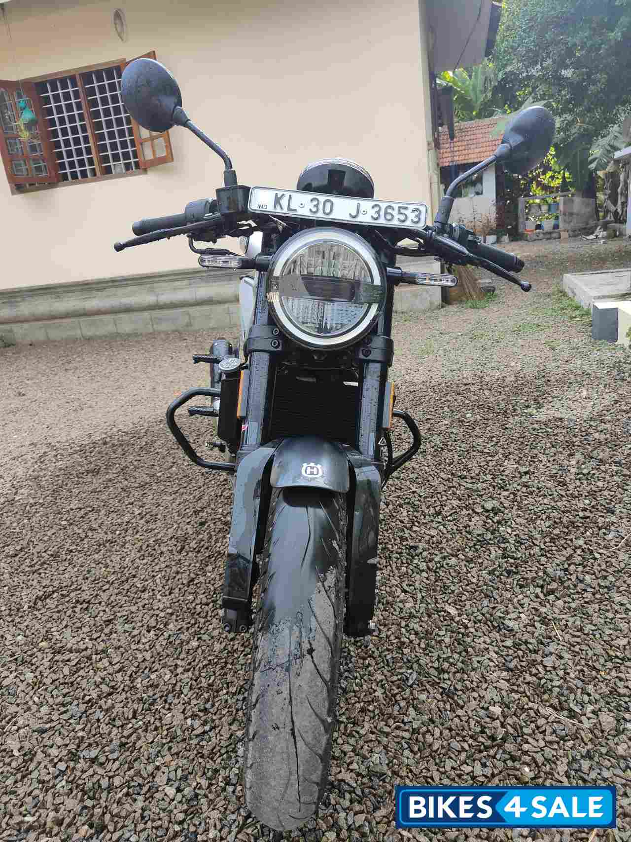 Silver Husqvarna Vitpilen 250