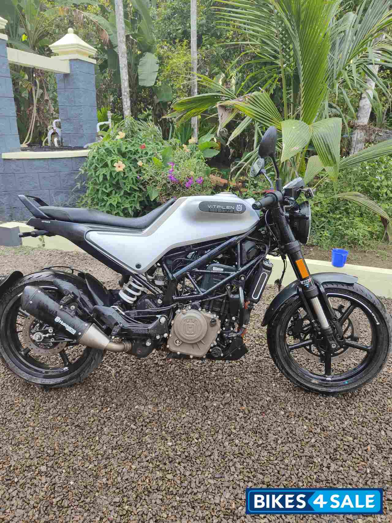 Silver Husqvarna Vitpilen 250