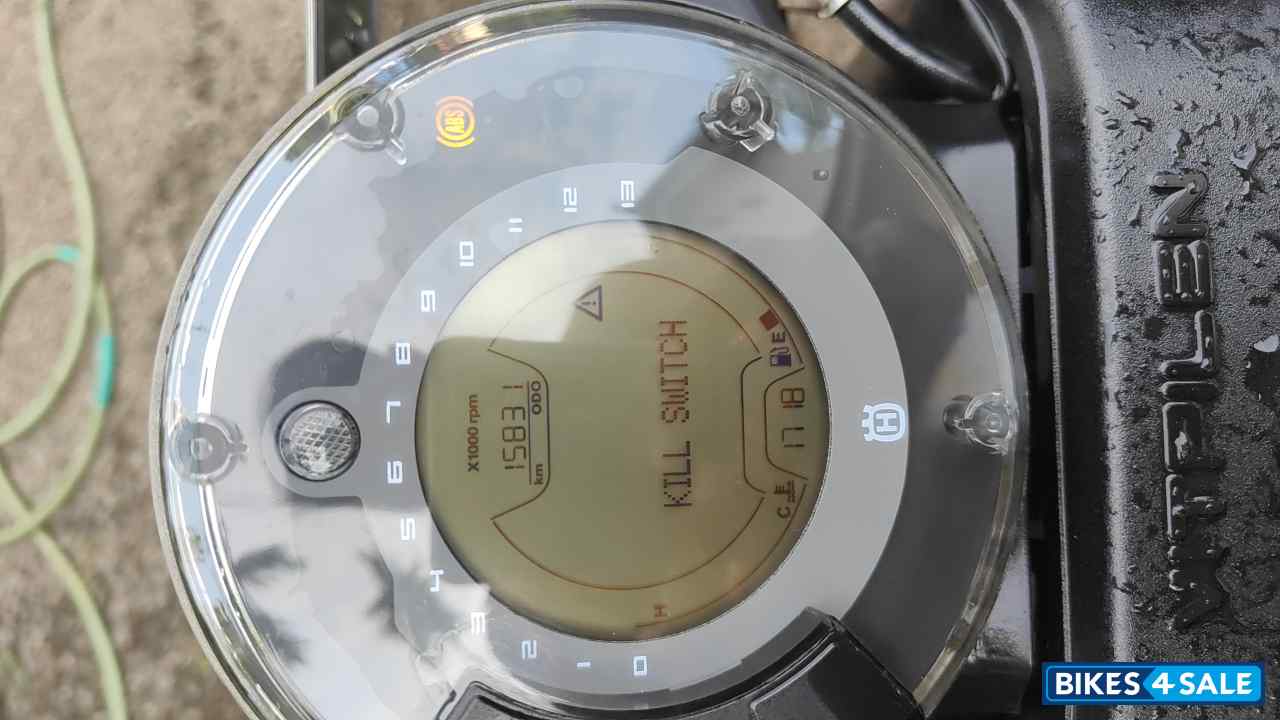 Silver Husqvarna Vitpilen 250