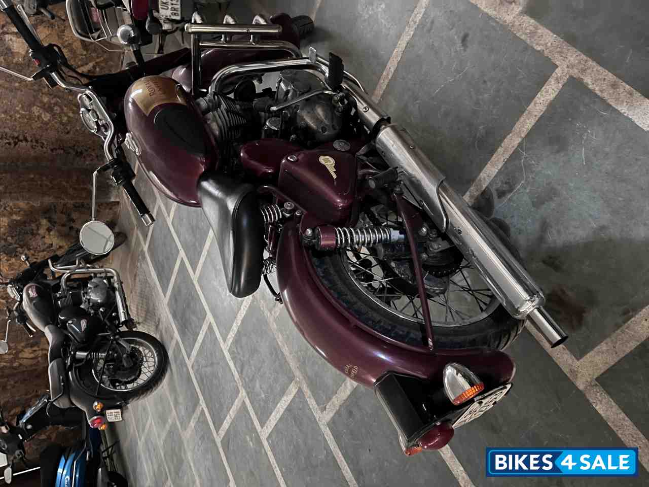 Maroon Royal Enfield Classic 500 Maroon Royal Enfield Classic 500