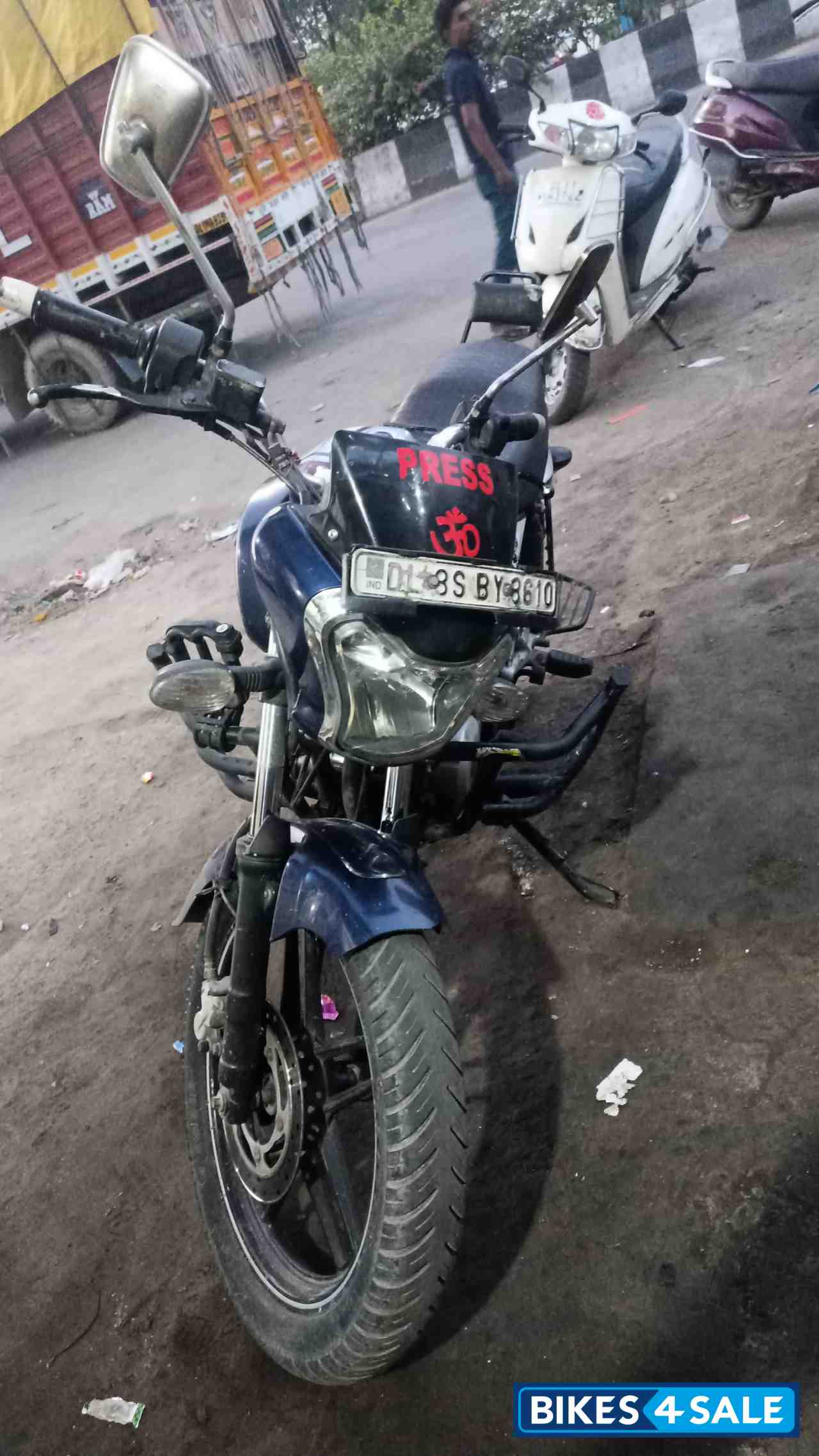 Bajaj V15