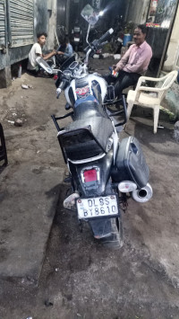 Bajaj V15