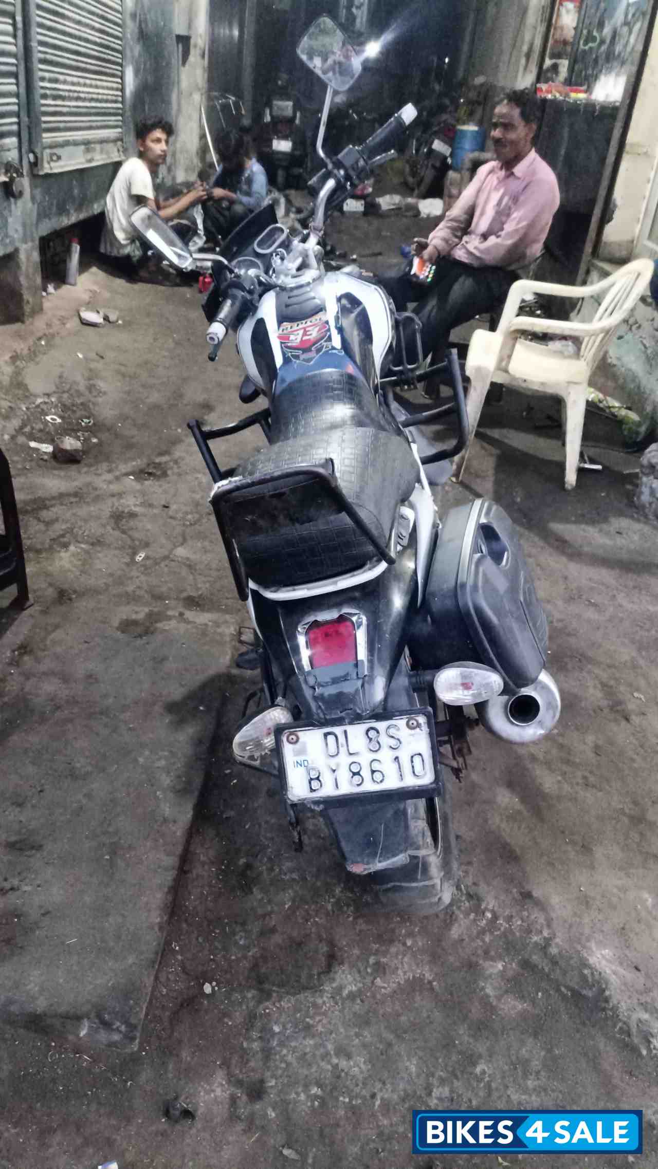 Bajaj V15