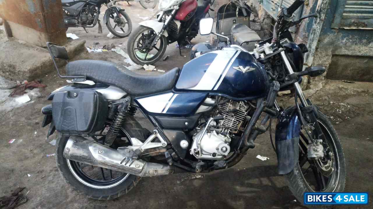Bajaj V15