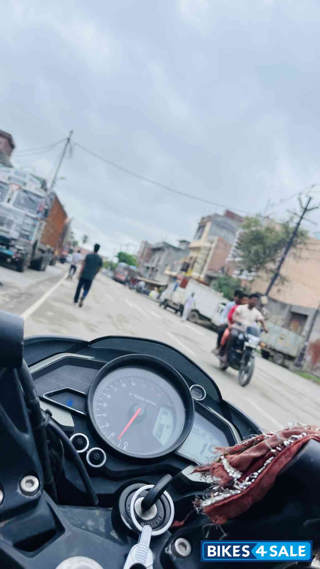 Black Bajaj Pulsar NS200