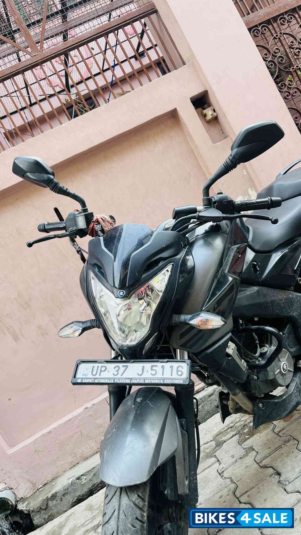 Black Bajaj Pulsar NS200