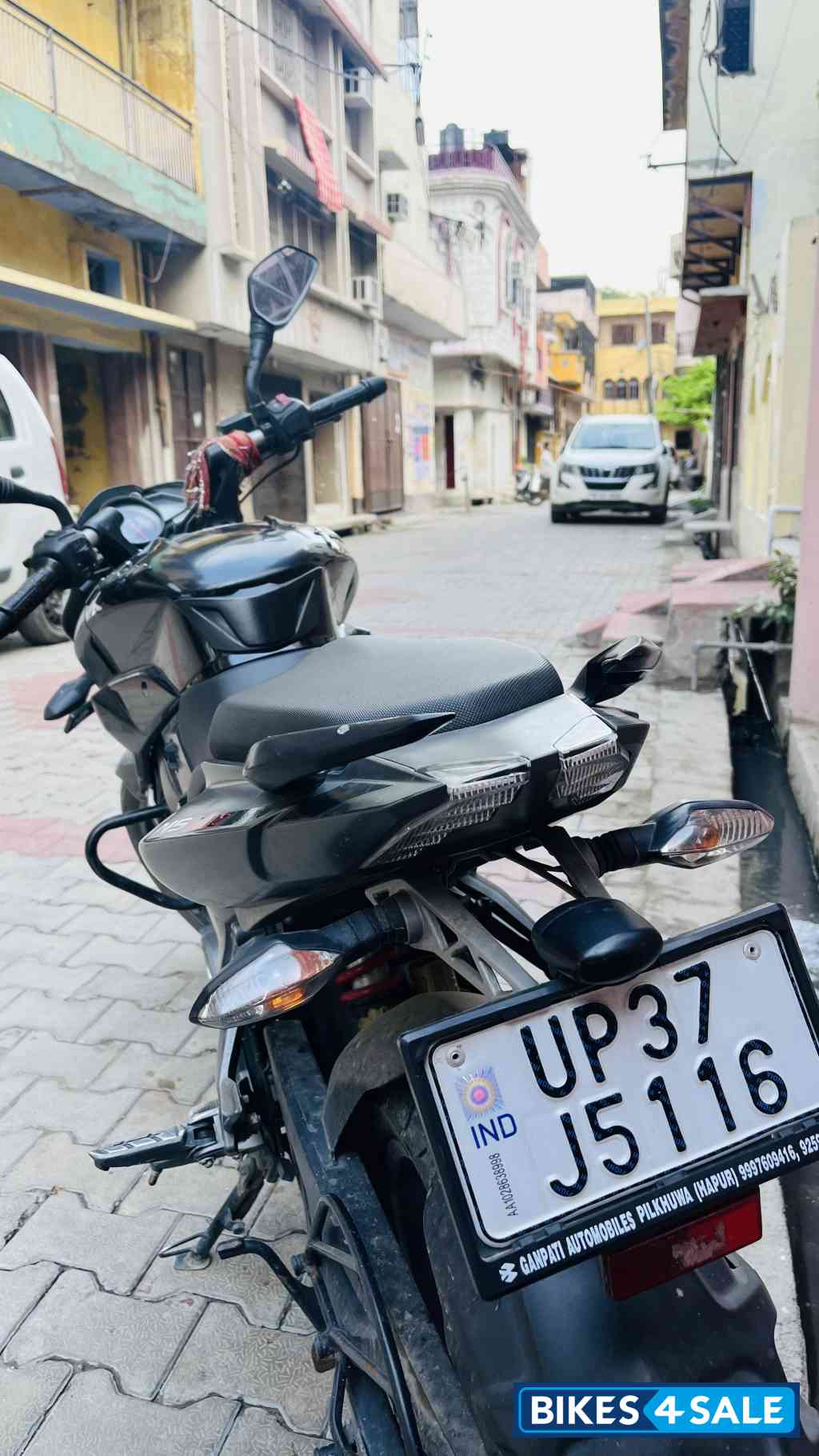 Black Bajaj Pulsar NS200