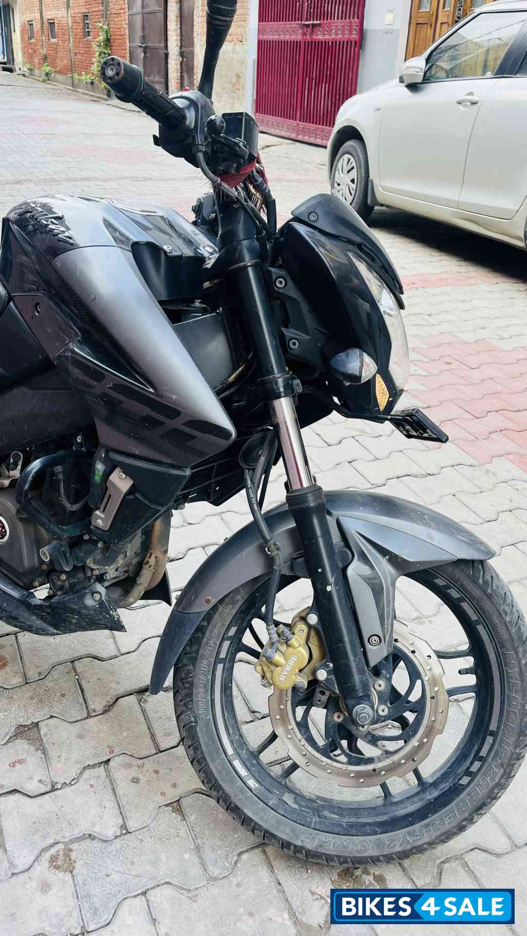 Black Bajaj Pulsar NS200