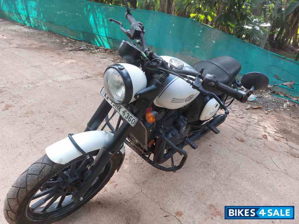 Jawa 42 Dual Channel ABS Sirius White