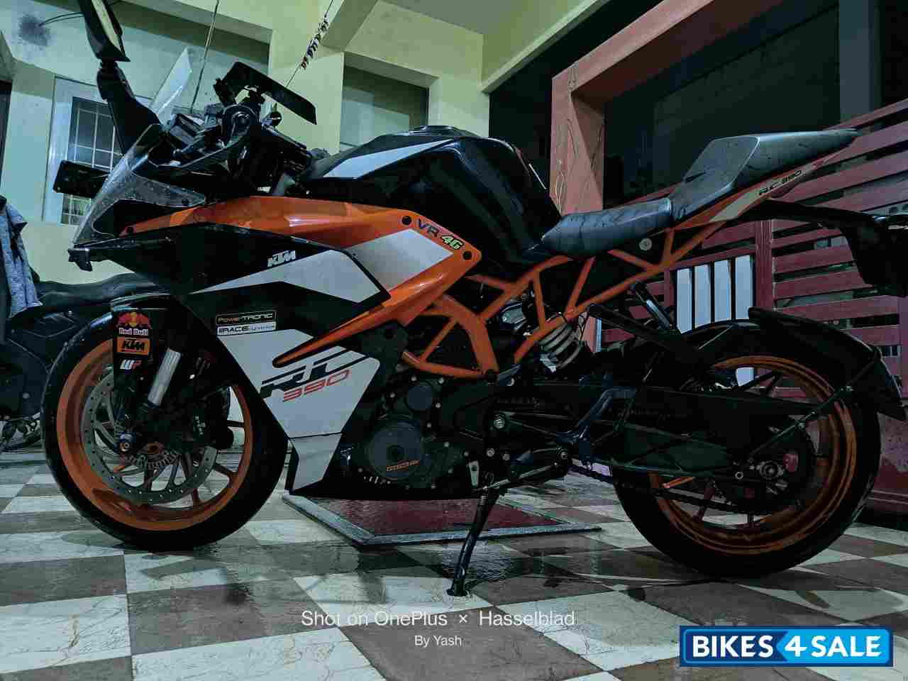 Ebony Black KTM RC 390