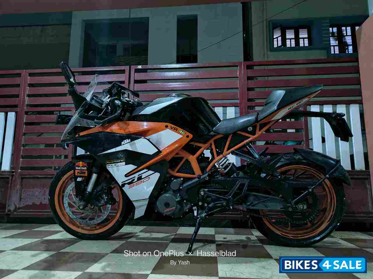 Ebony Black KTM RC 390