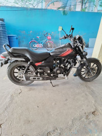 Bajaj Avenger Street 220