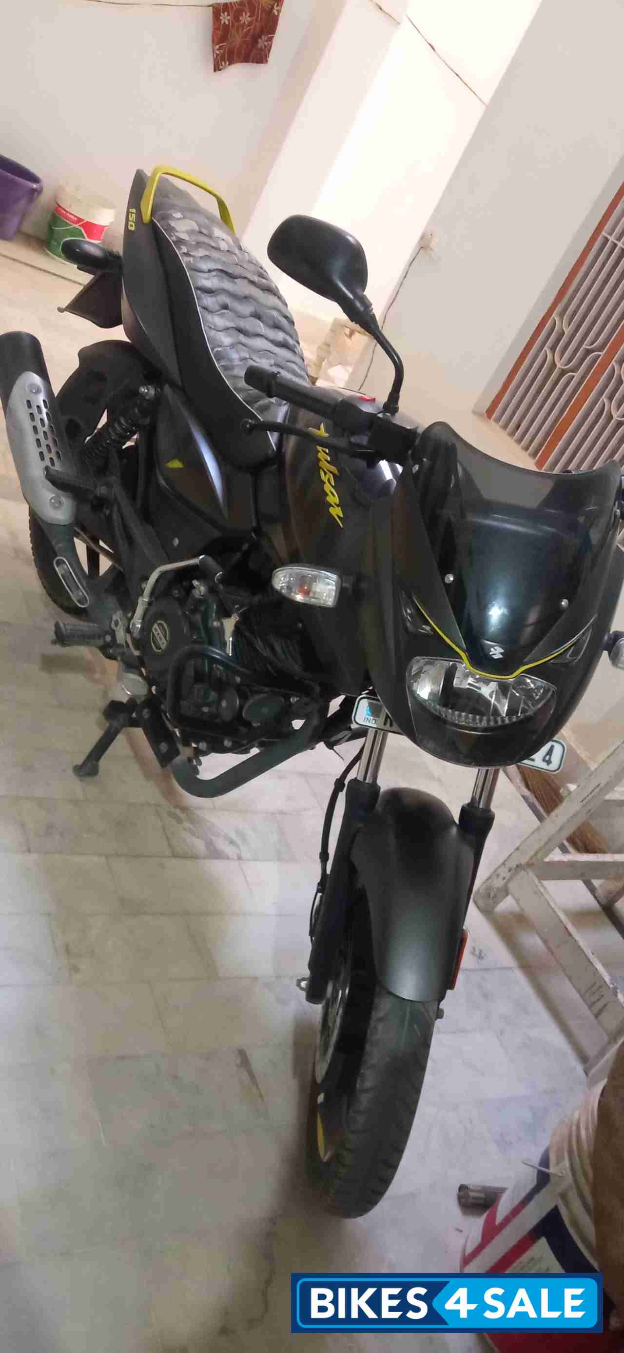 Neon Bajaj Pulsar 150 Neon