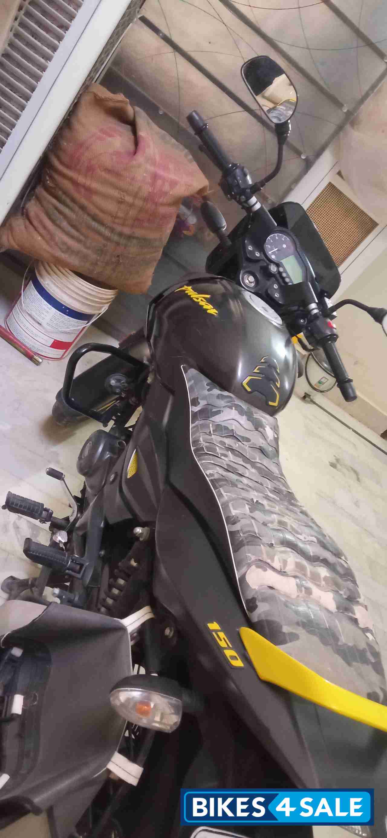 Neon Bajaj Pulsar 150 Neon