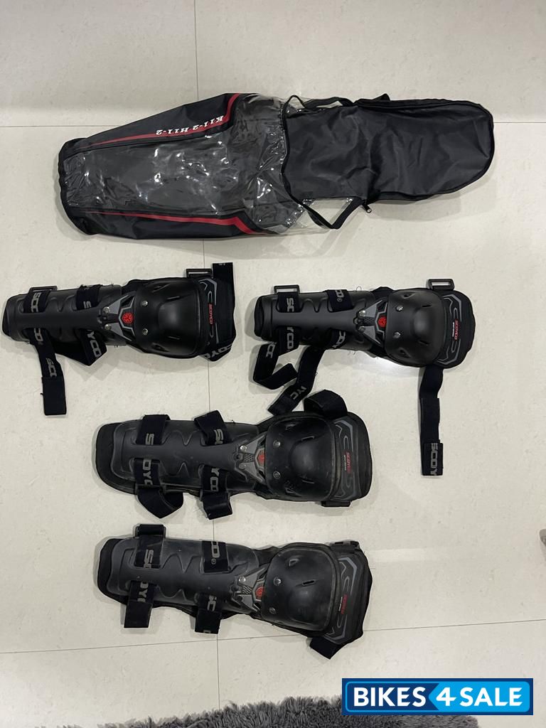 Graphite And Red Royal Enfield Scram 411 Graphite And Red Royal Enfield Scram 411