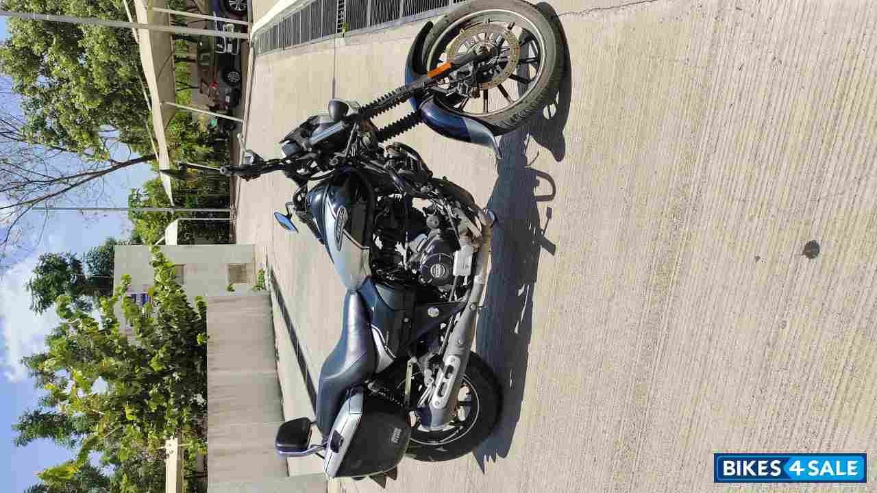 Black Bajaj Avenger Street 220 BS6 Black Bajaj Avenger Street 220 BS6