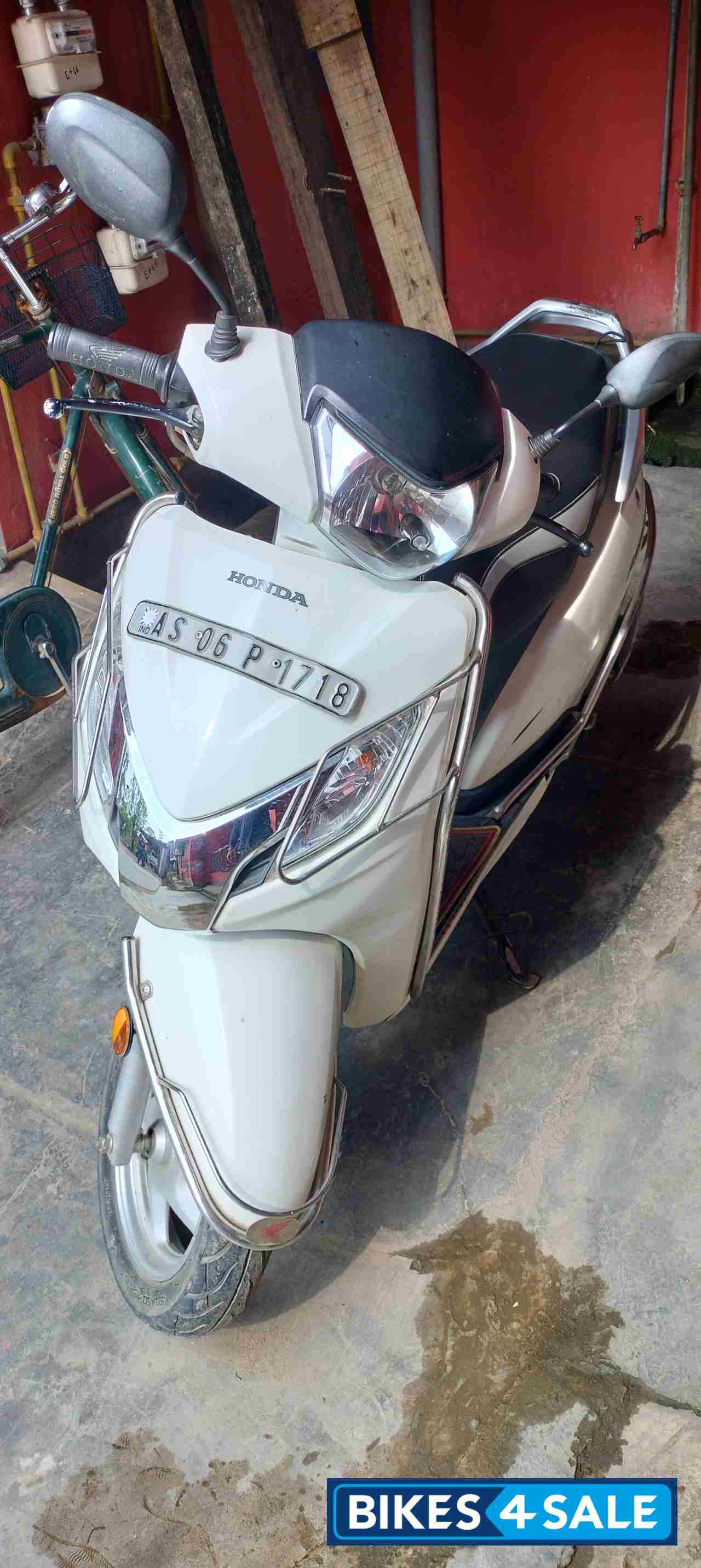 White Honda Activa 125