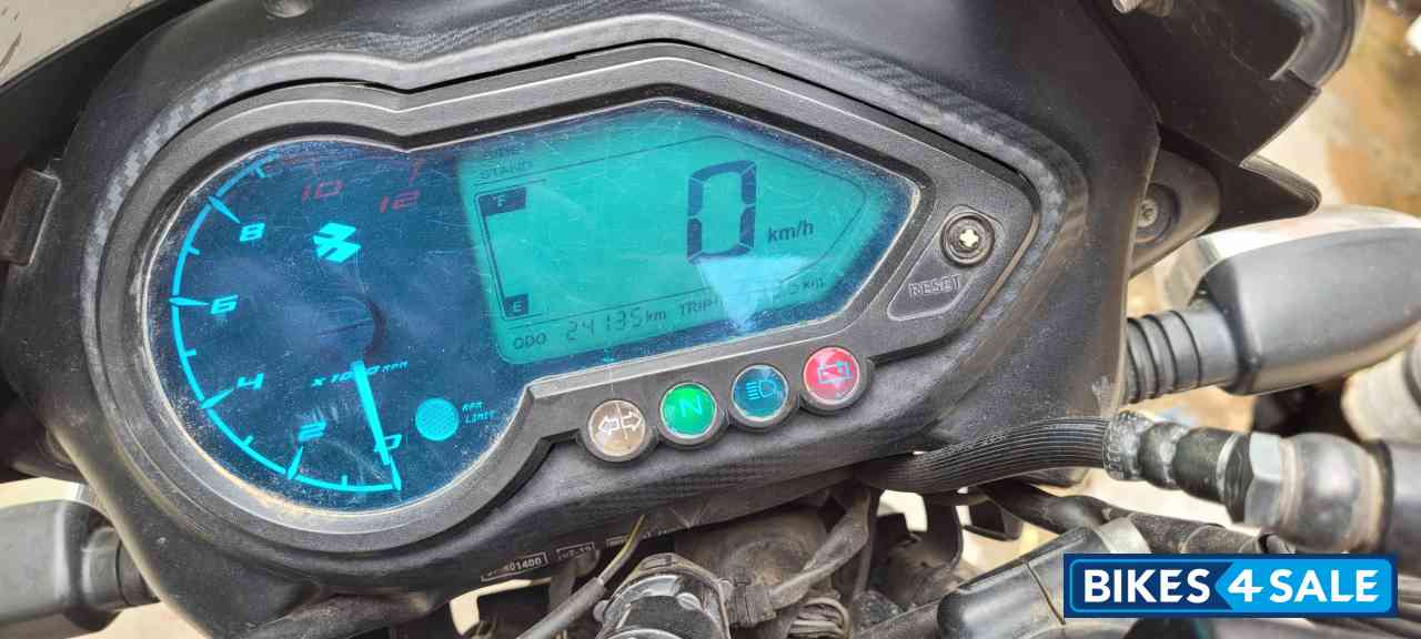 Bajaj Pulsar 150 Neon