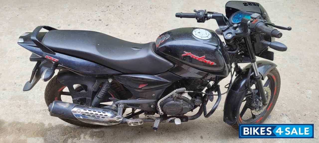 Bajaj Pulsar 150 Neon