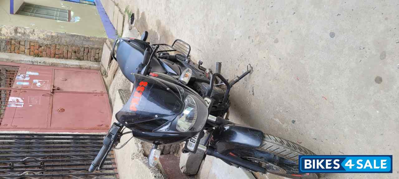 Bajaj Pulsar 150 Neon