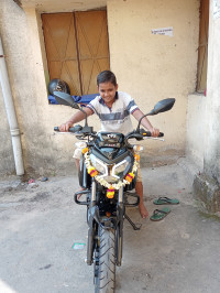 Black TVS Raider 125